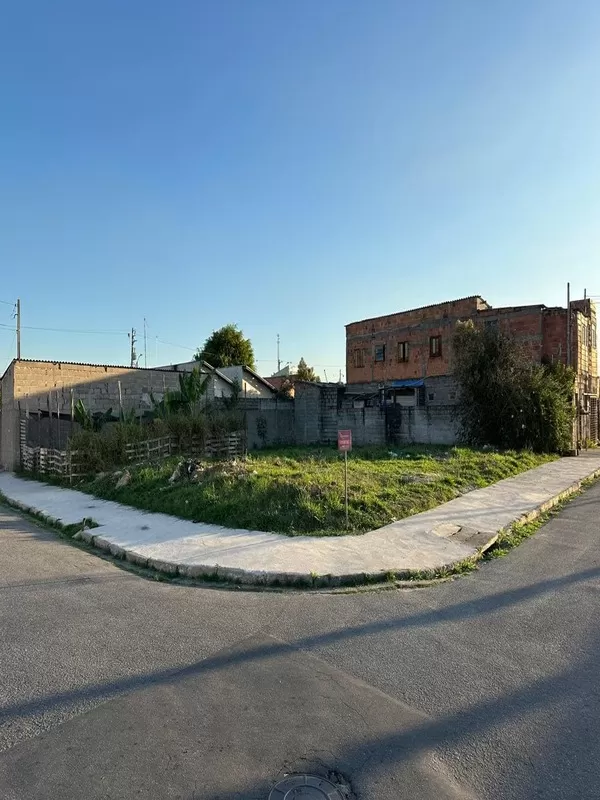 Terreno de Esquina em Pindamonhangaba - Lote 421